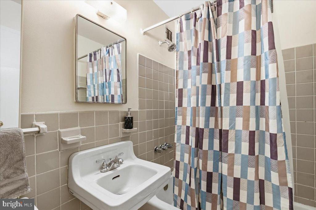 1111 ARLINGTON BOULEVARD 801