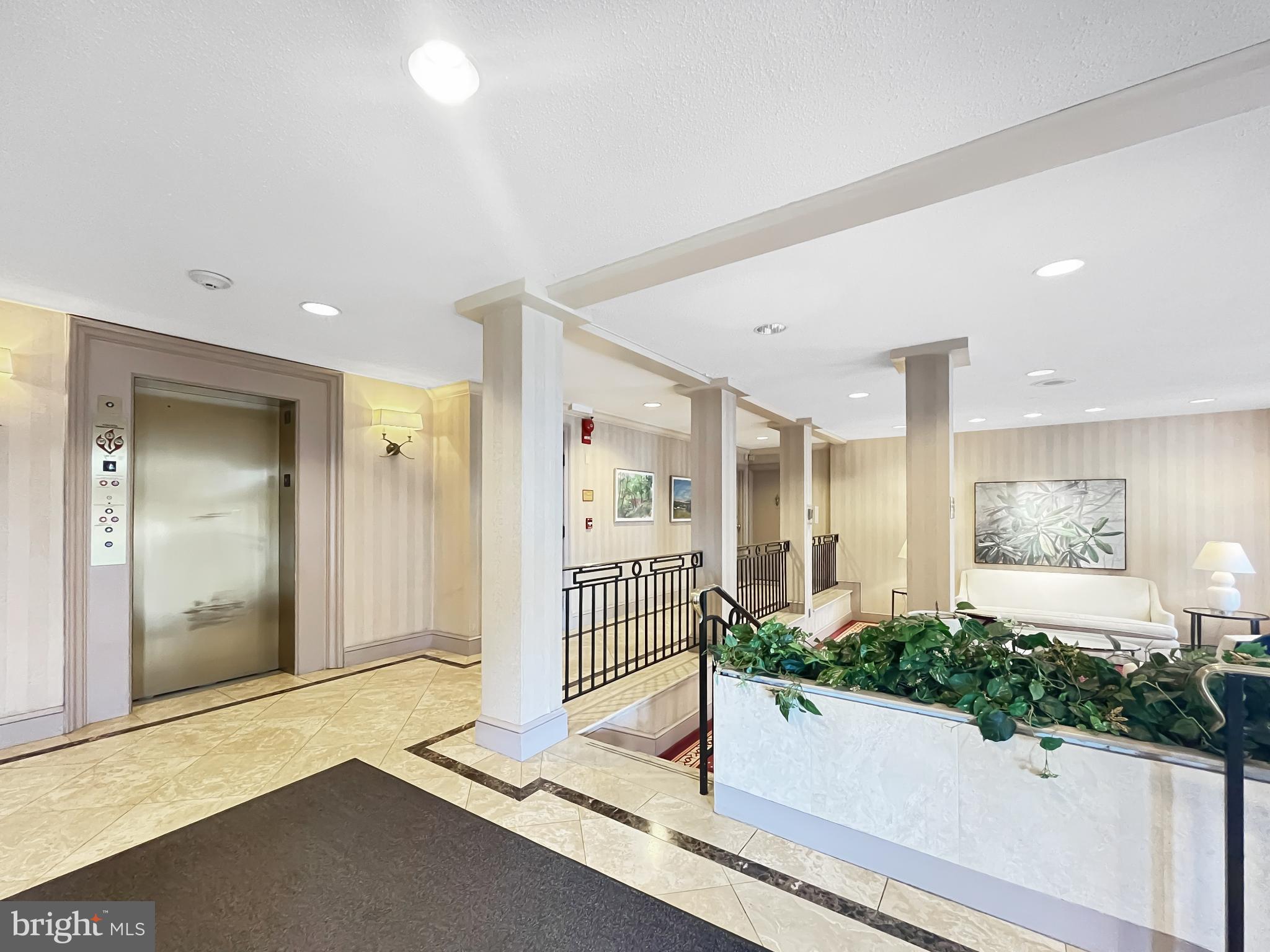 4390 LORCOM LANE 512