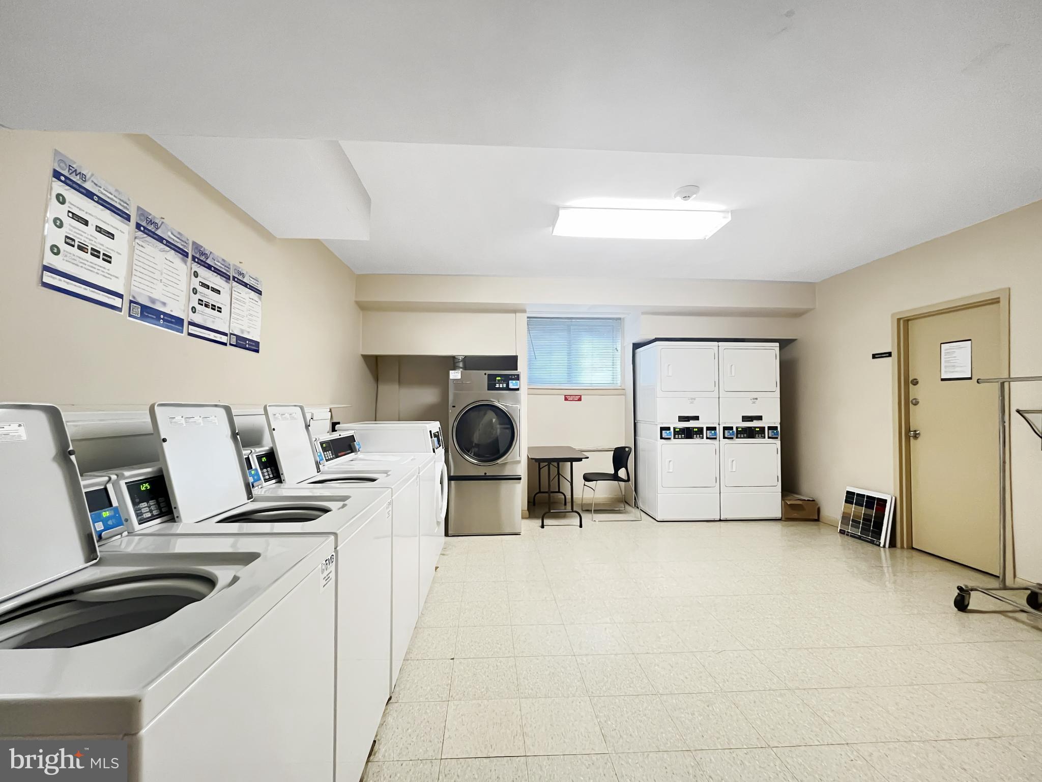 4390 LORCOM LANE 512