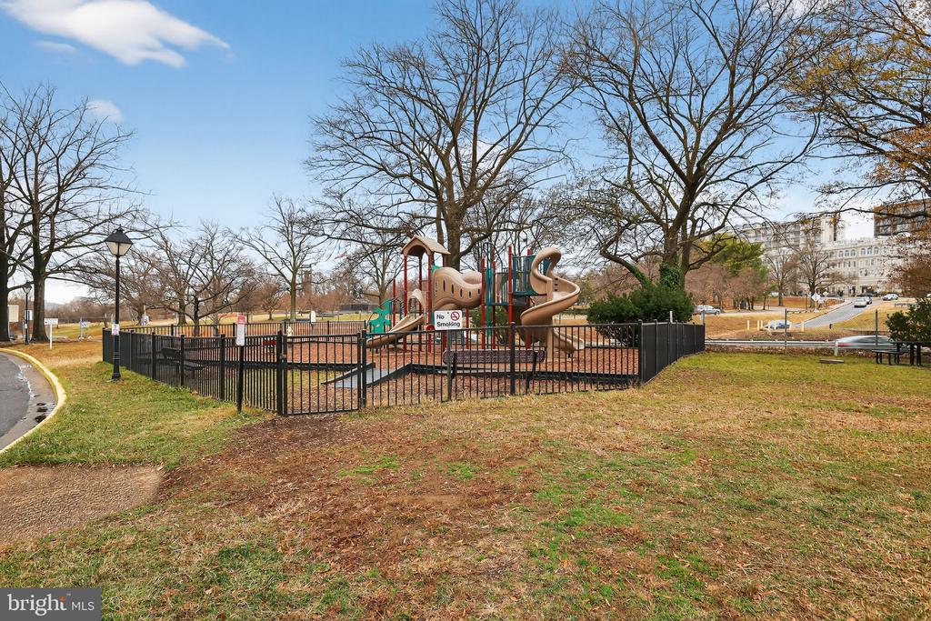 1121 ARLINGTON BOULEVARD N 706
