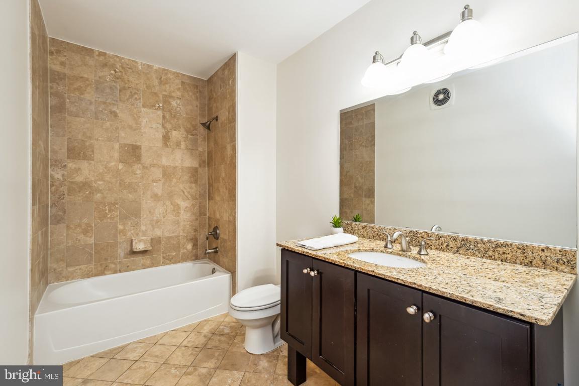 1418 N RHODES STREET B428