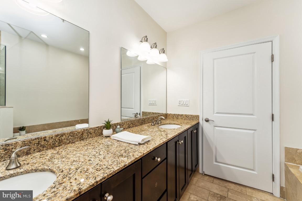 1418 N RHODES STREET B428