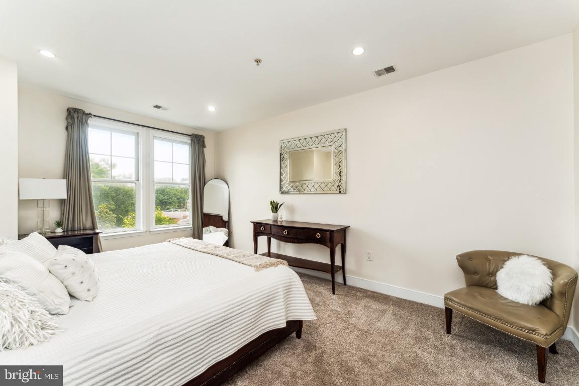 1418 N RHODES STREET B428