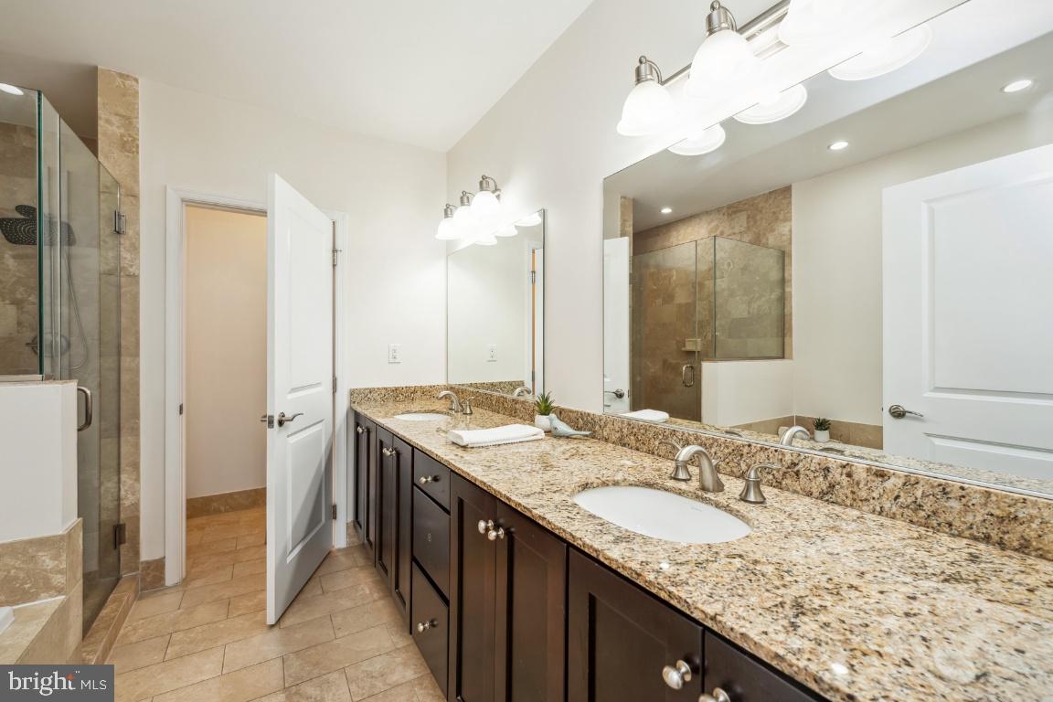 1418 N RHODES STREET B428