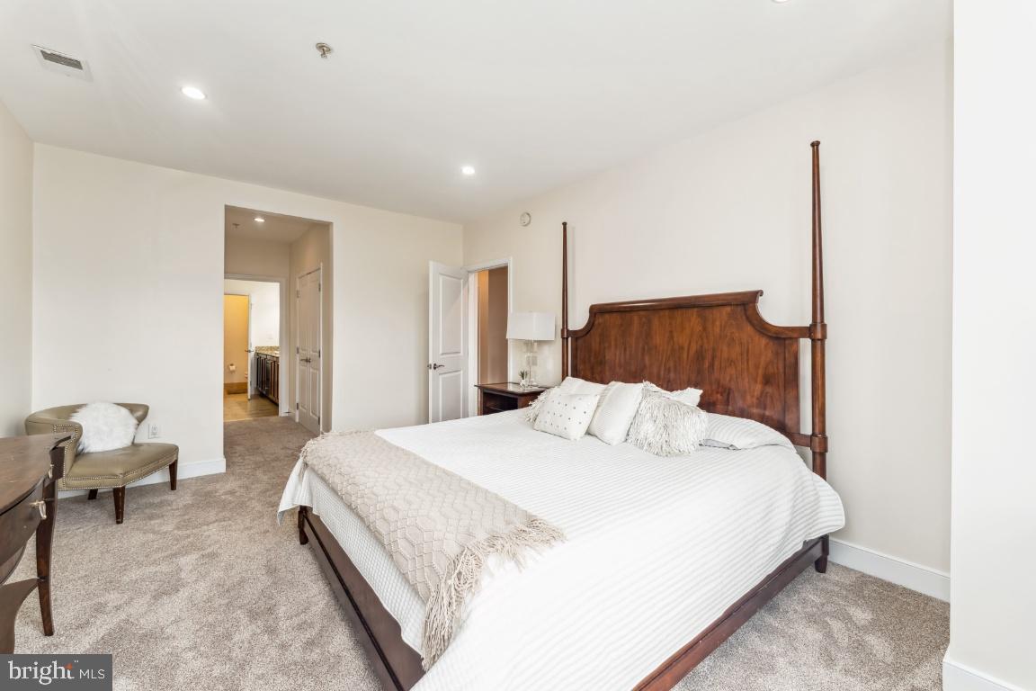 1418 N RHODES STREET B428