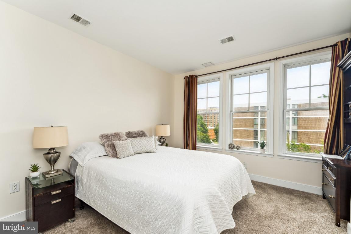 1418 N RHODES STREET B428