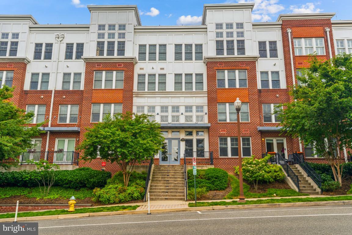 1418 N RHODES STREET B428