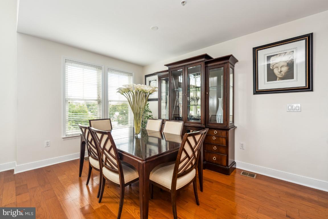 1418 N RHODES STREET B428