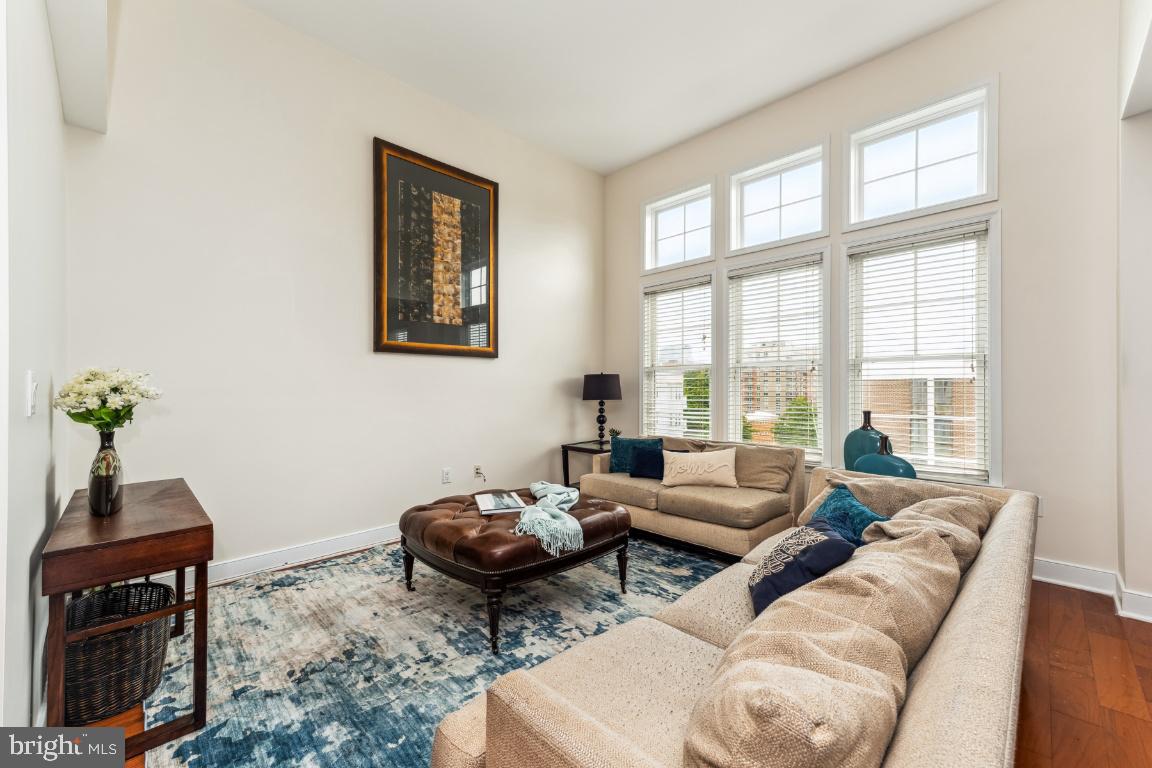 1418 N RHODES STREET B428