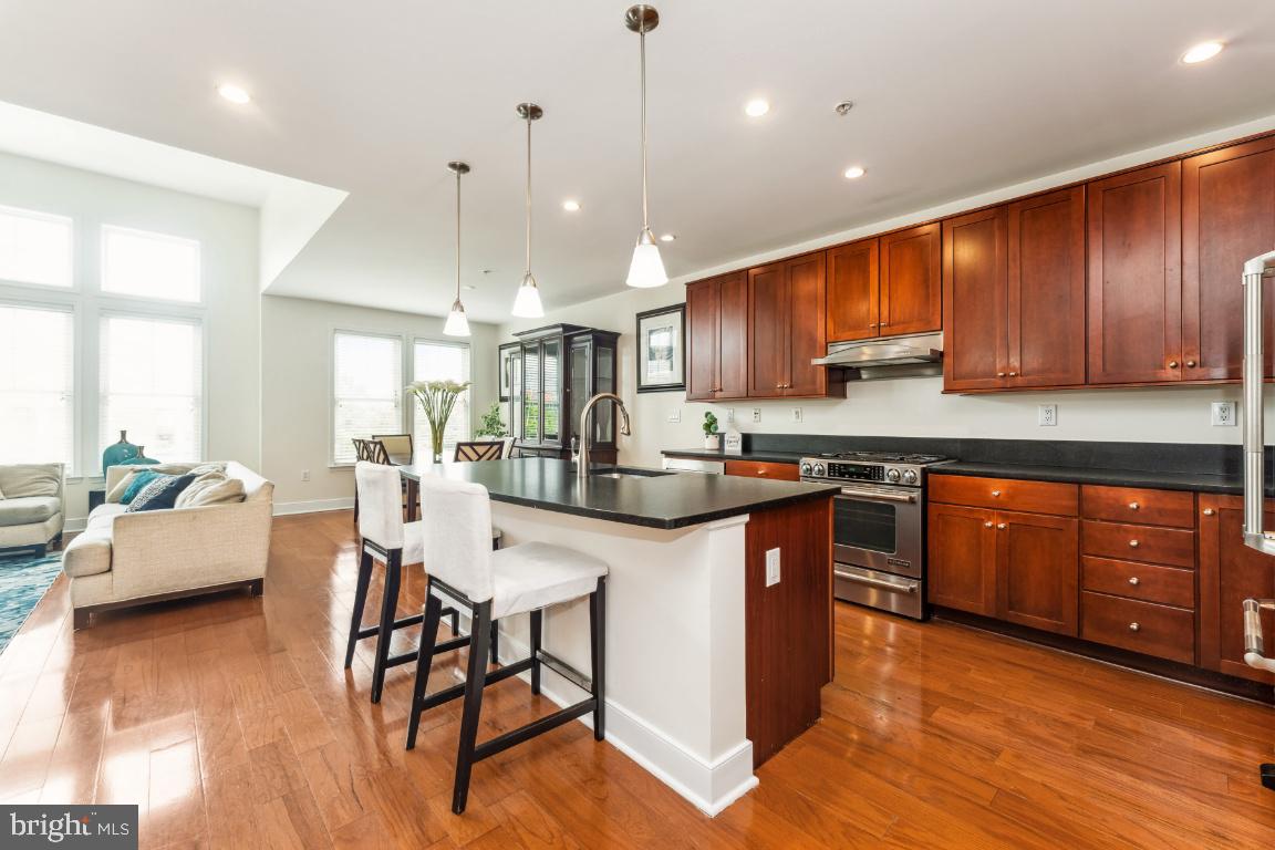 1418 N RHODES STREET B428