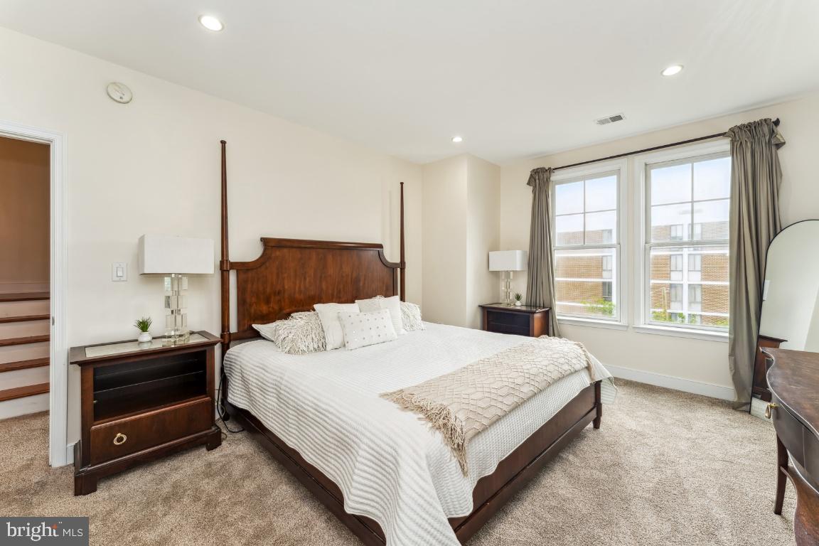 1418 N RHODES STREET B428