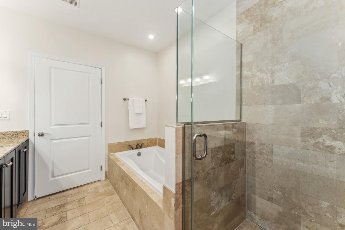 1418 N RHODES STREET B428