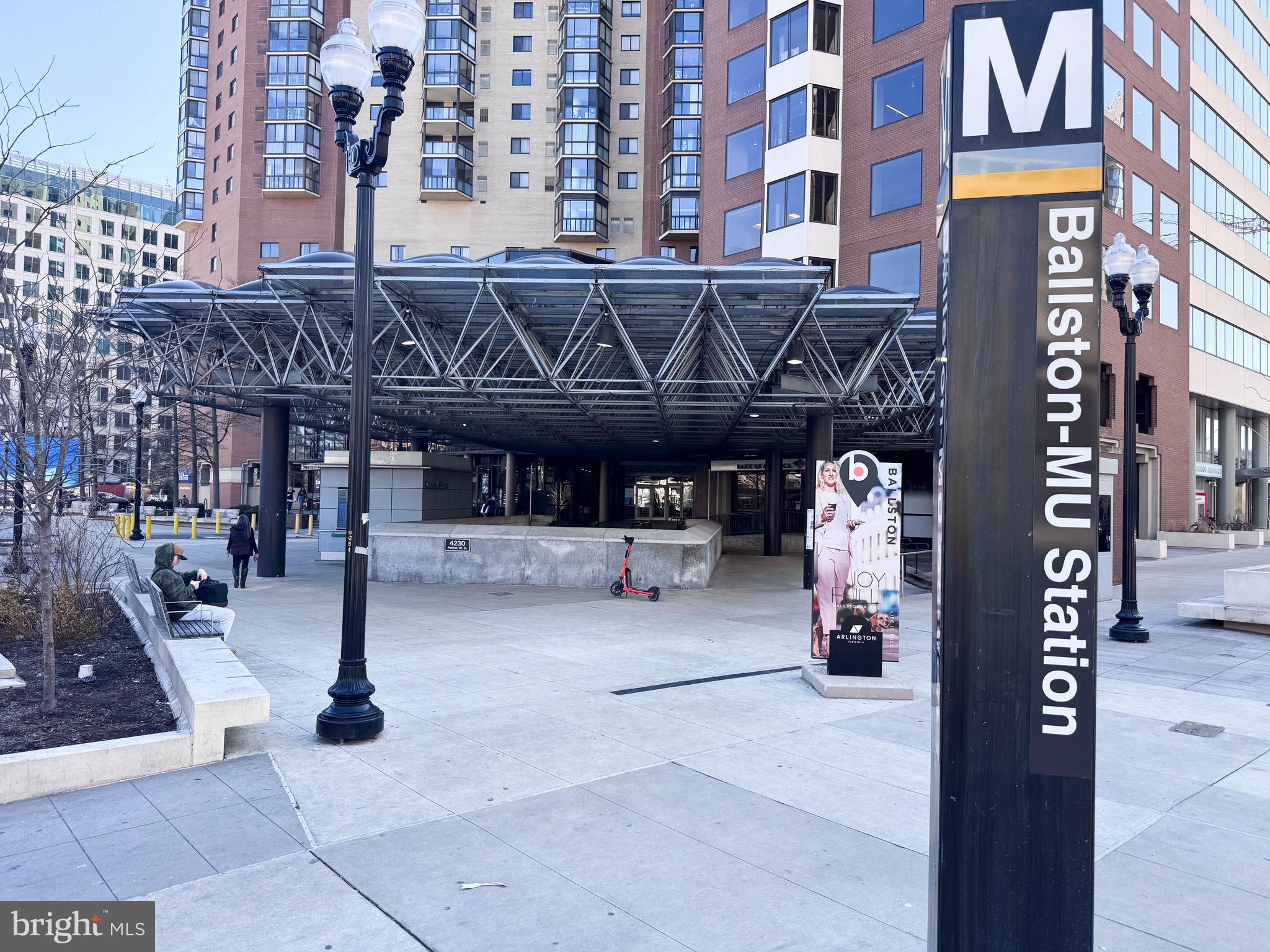 1000 N RANDOLPH STREET 104