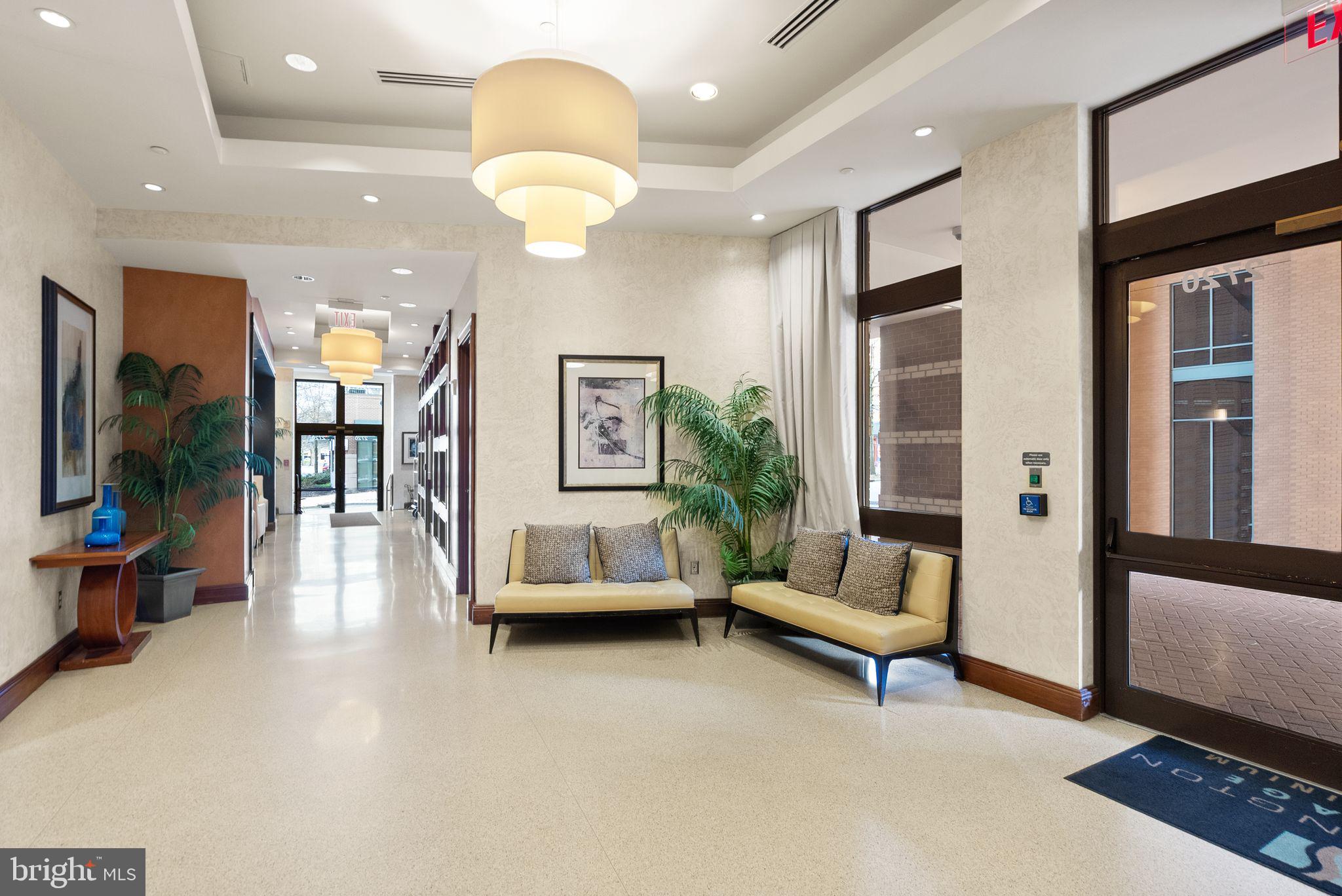 2720 S ARLINGTON MILL DRIVE 915