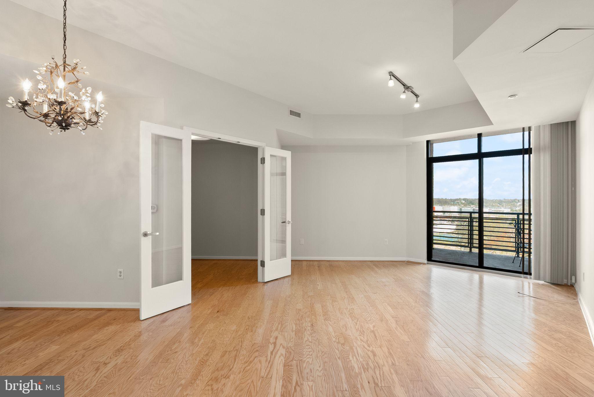 2720 S ARLINGTON MILL DRIVE 915