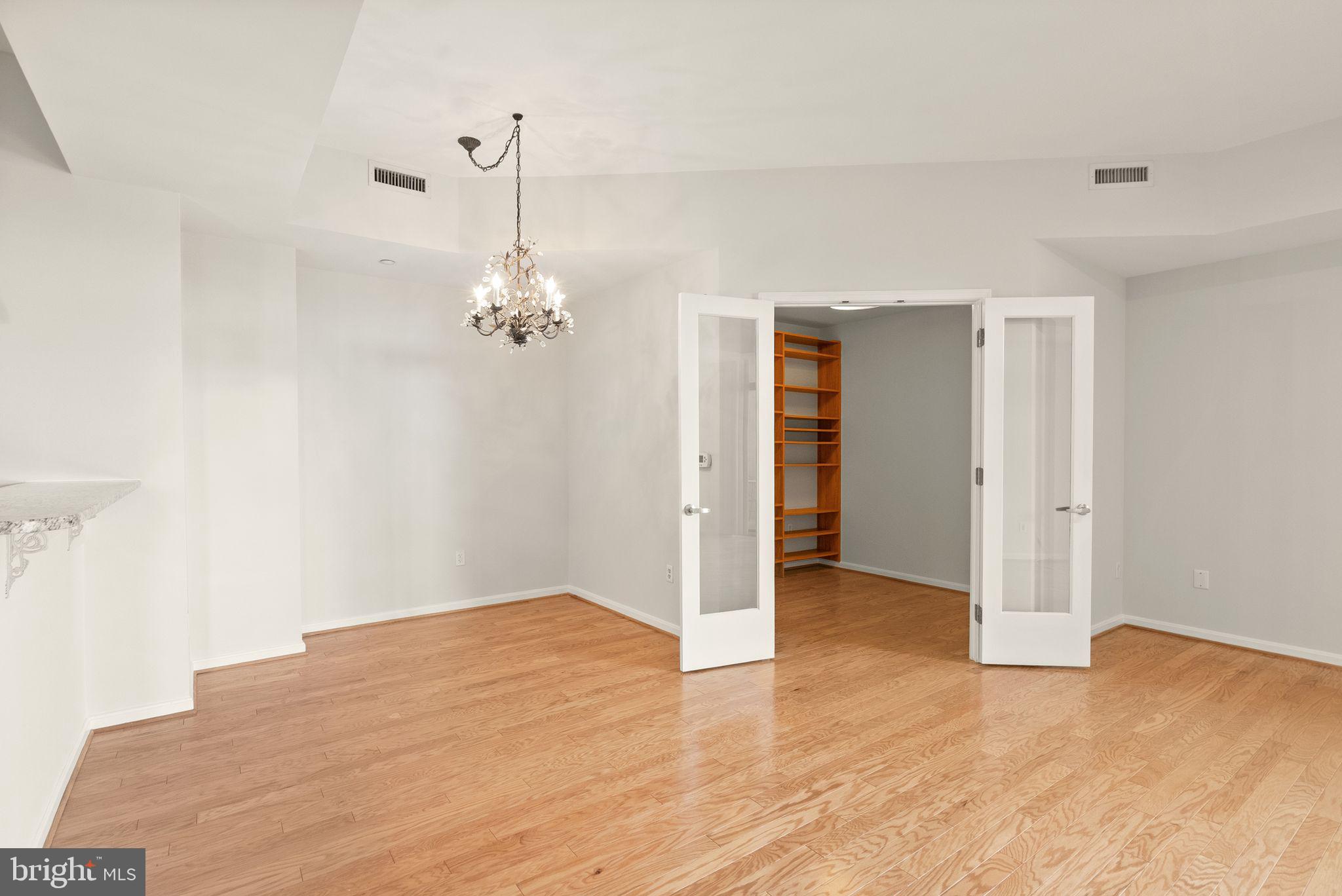 2720 S ARLINGTON MILL DRIVE 915