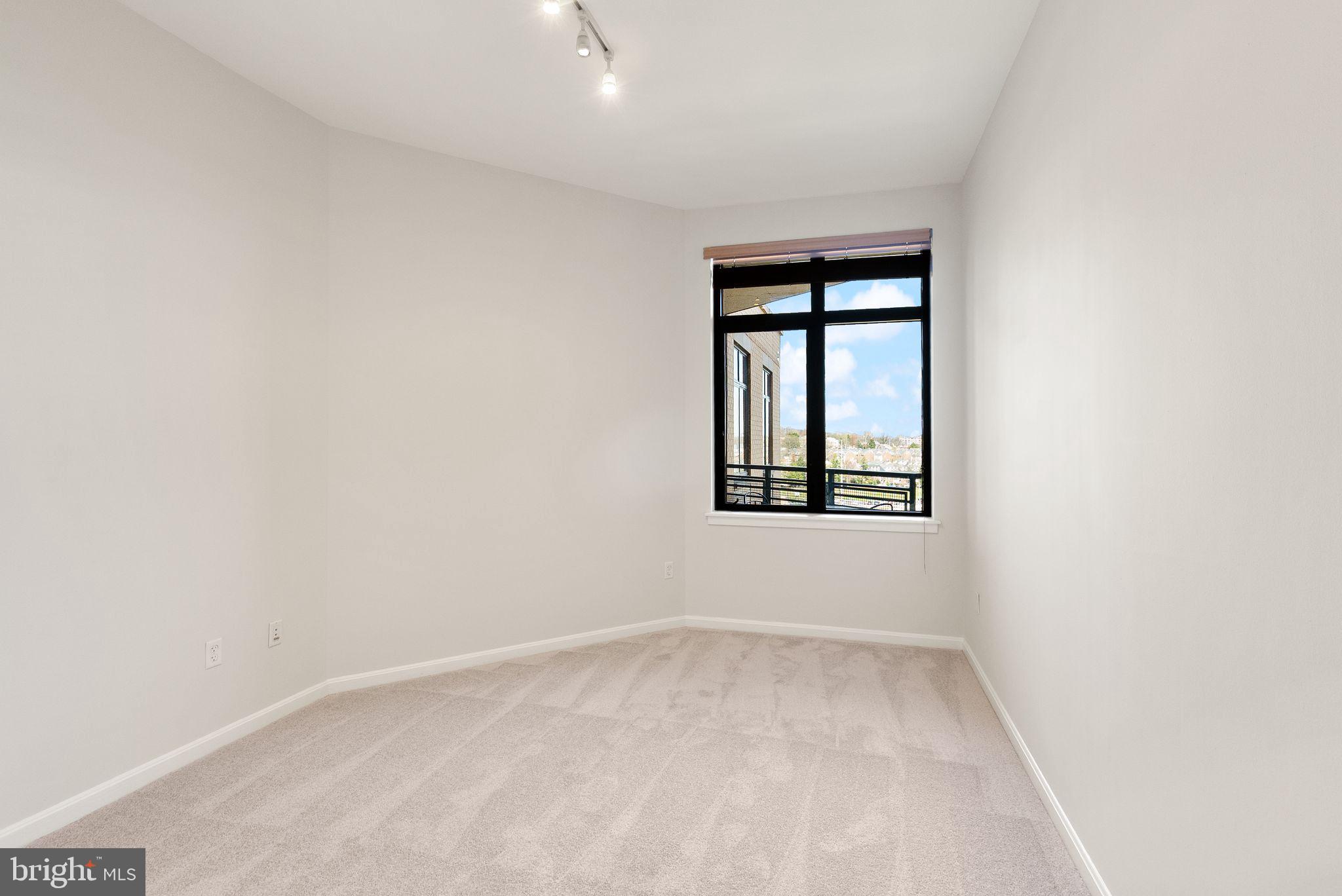 2720 S ARLINGTON MILL DRIVE 915