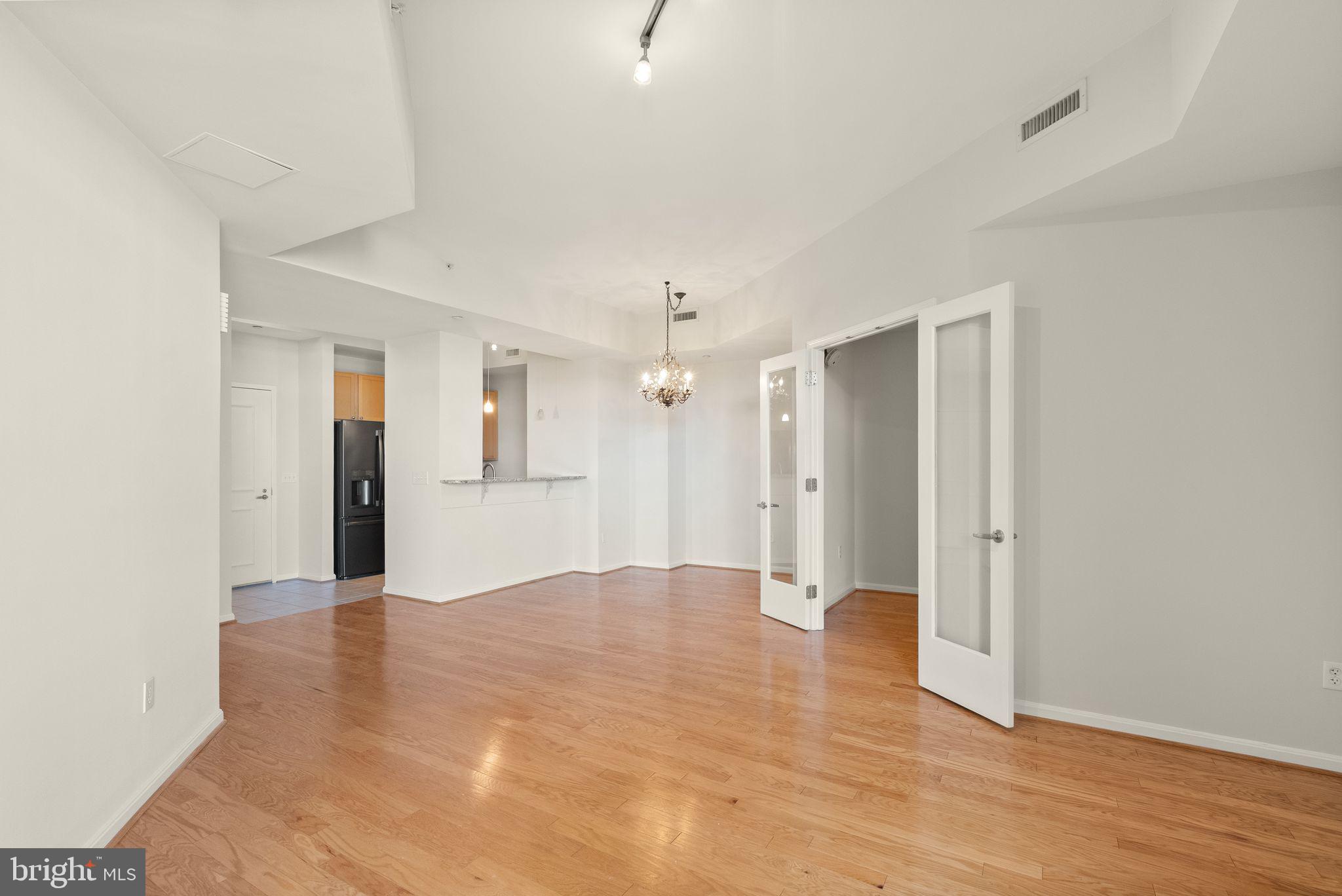 2720 S ARLINGTON MILL DRIVE 915