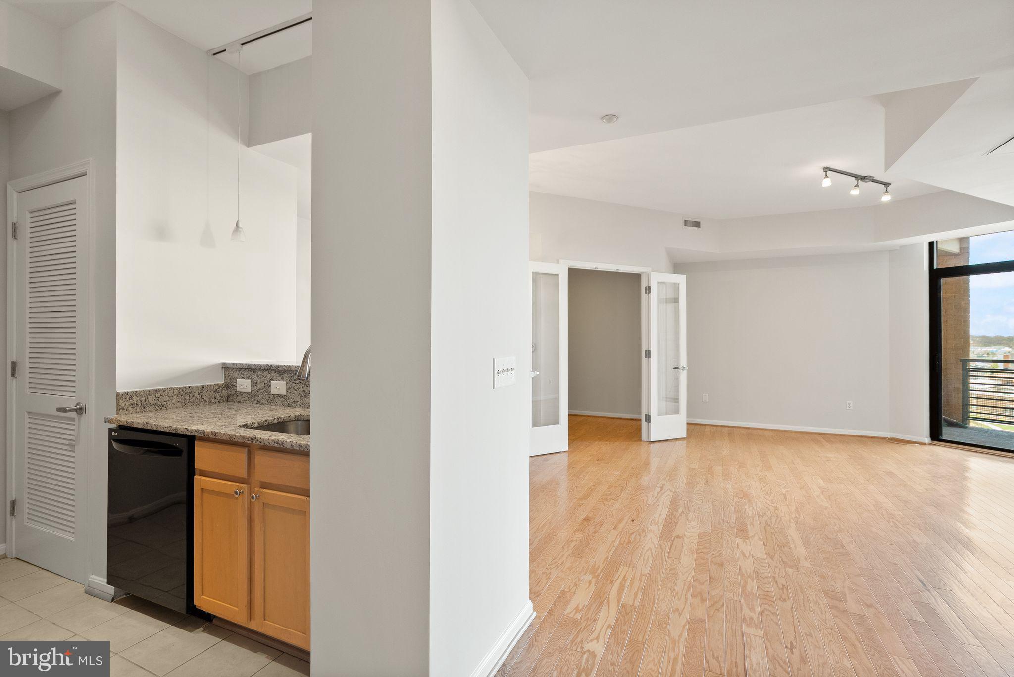 2720 S ARLINGTON MILL DRIVE 915