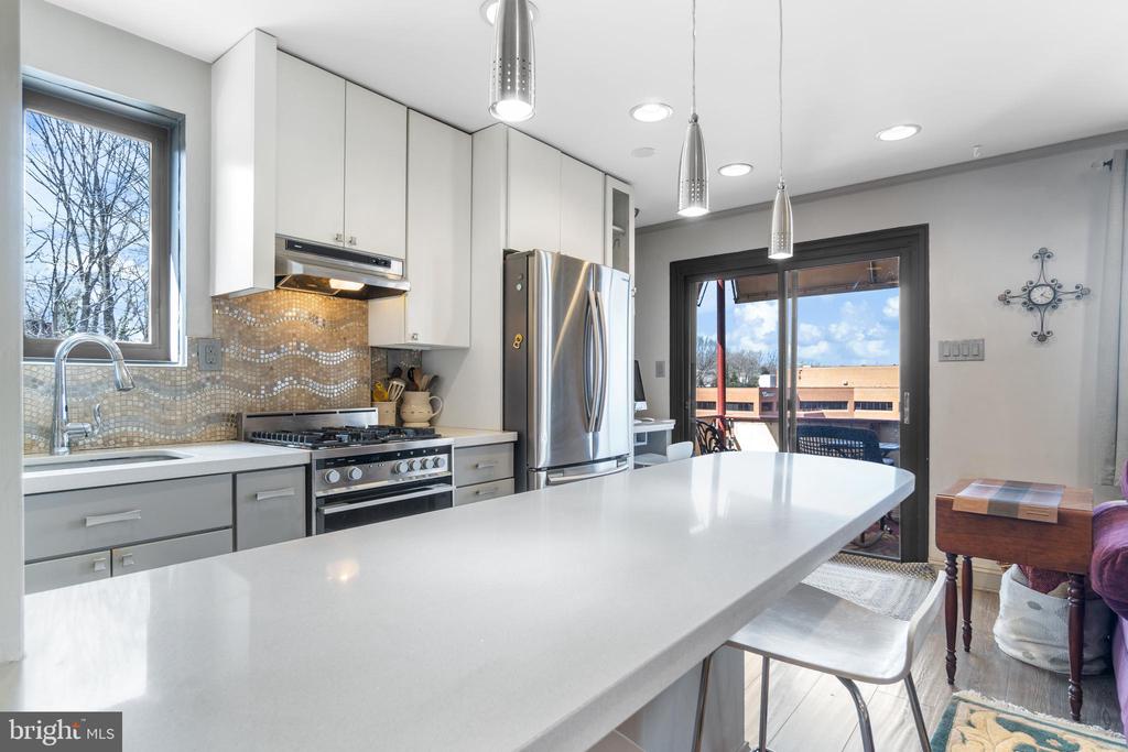 1593 N COLONIAL TERRACE 306-X