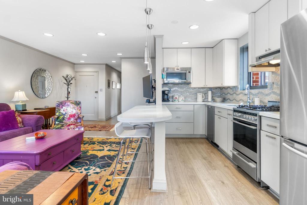 1593 N COLONIAL TERRACE 306-X