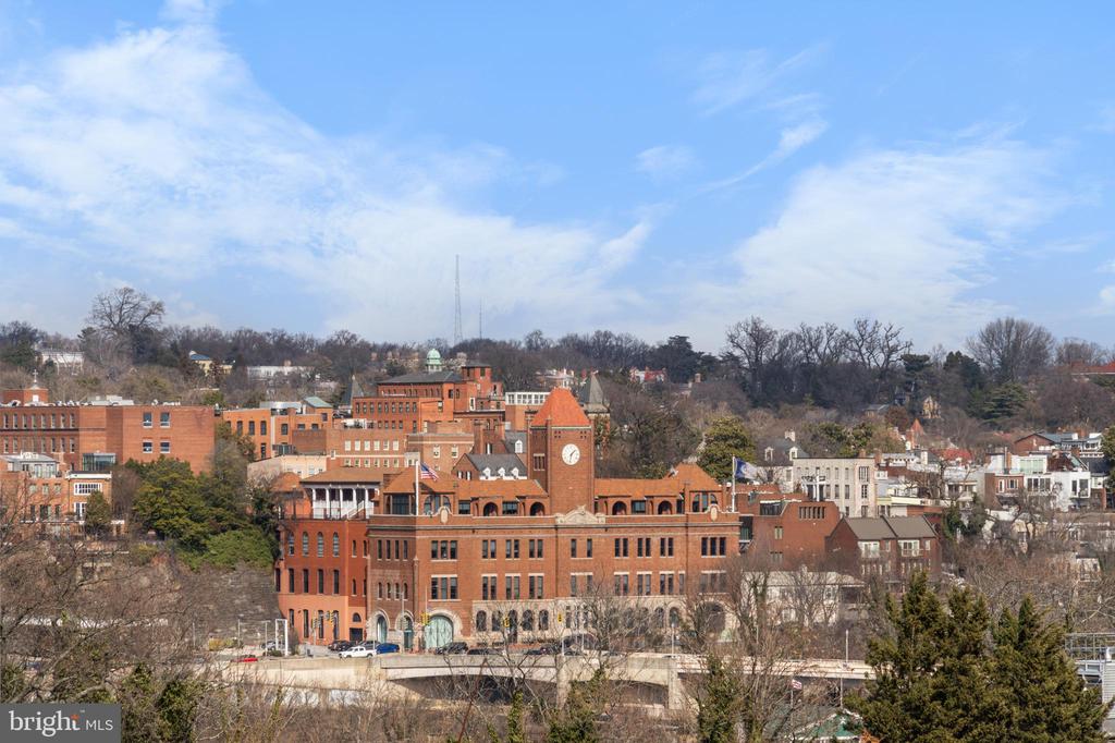 1593 N COLONIAL TERRACE 306-X