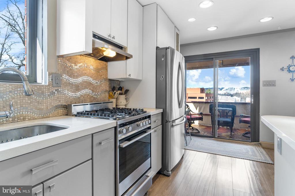 1593 N COLONIAL TERRACE 306-X