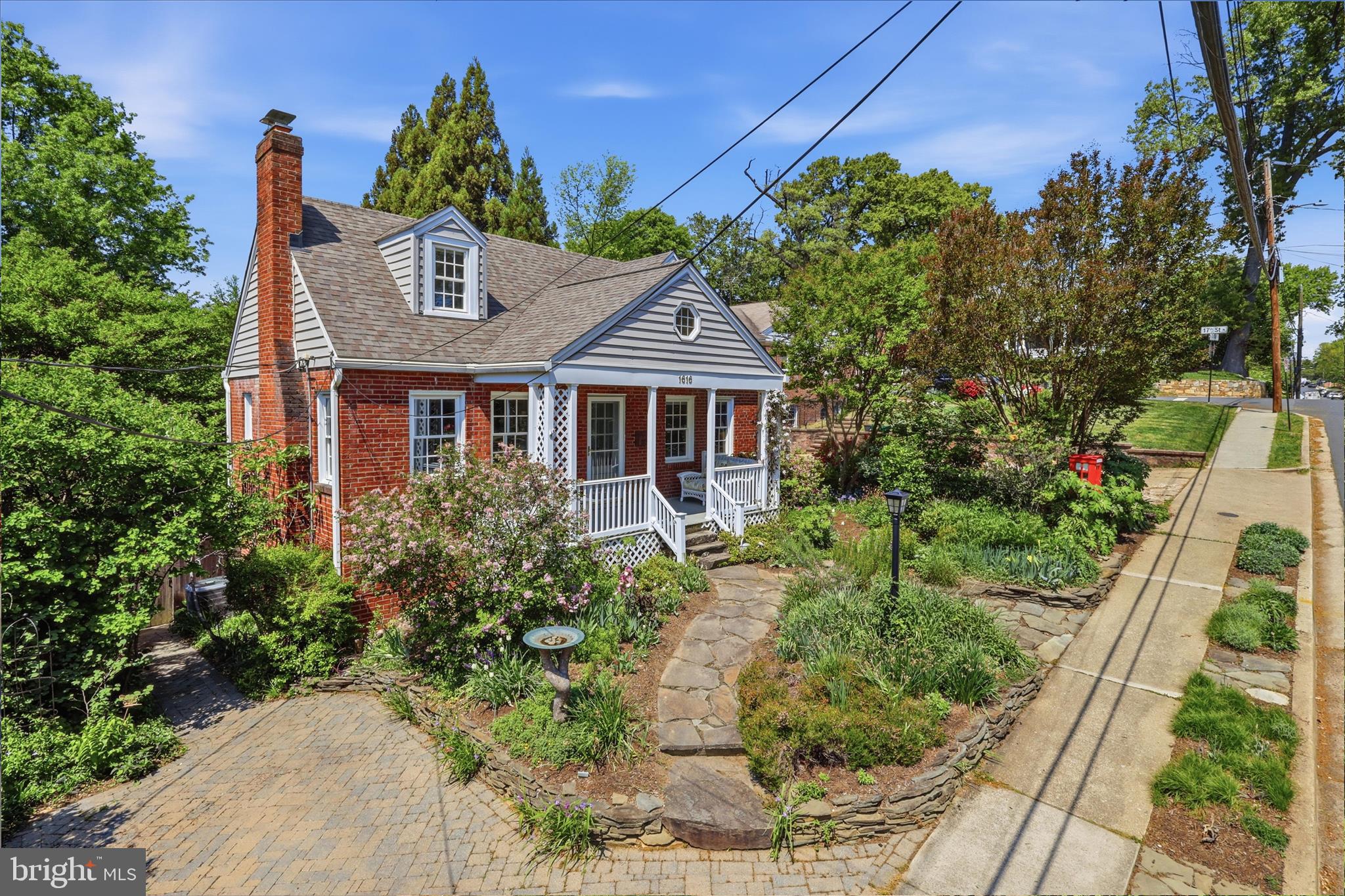 1616 N TAYLOR STREET