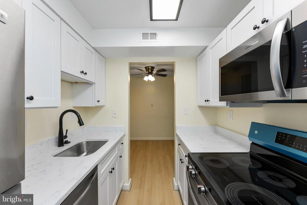 820 S ARLINGTON MILL DRIVE 3-201