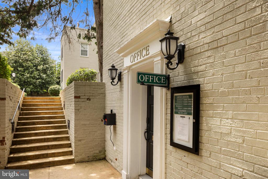 820 S ARLINGTON MILL DRIVE 3-201