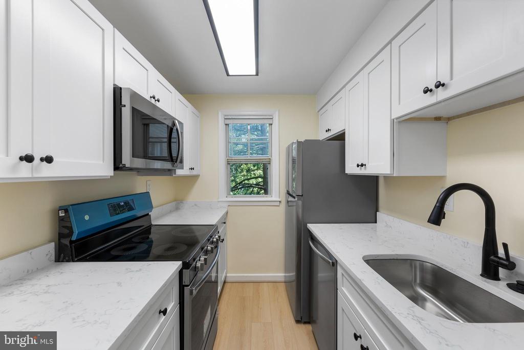 820 S ARLINGTON MILL DRIVE 3-201