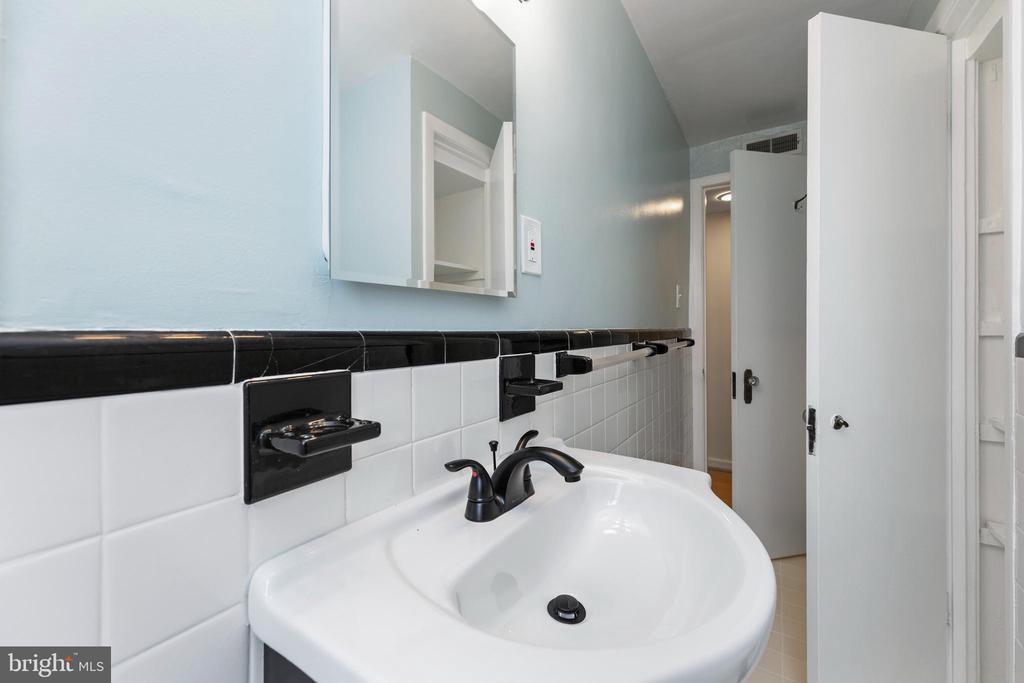 820 S ARLINGTON MILL DRIVE 3-201