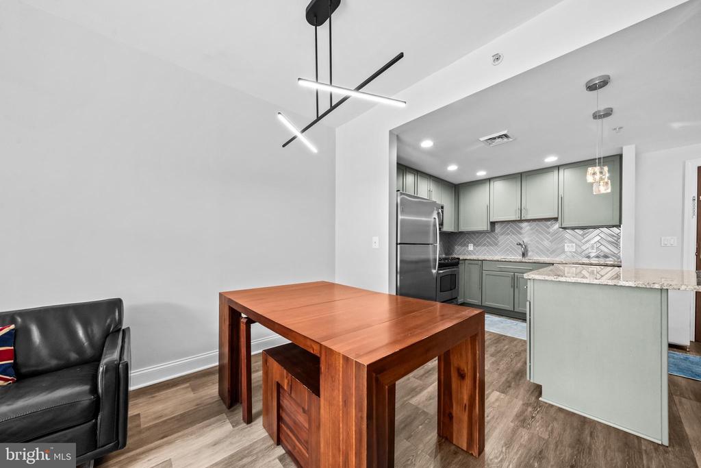 1020 N HIGHLAND STREET Unit: 907