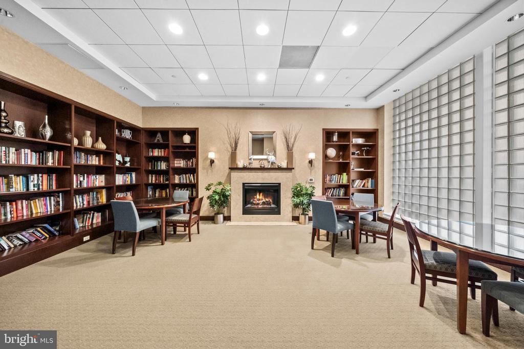 1020 N HIGHLAND STREET Unit: 907