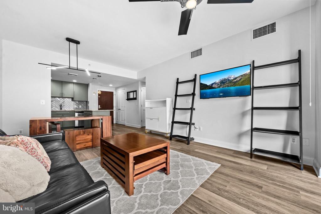 1020 N HIGHLAND STREET Unit: 907