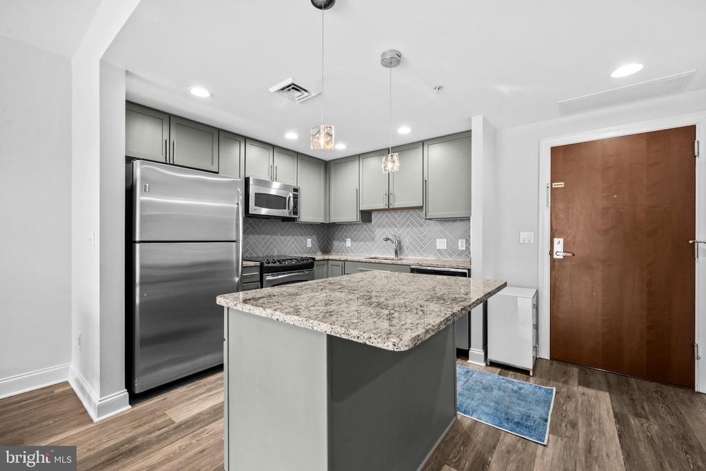 1020 N HIGHLAND STREET Unit: 907