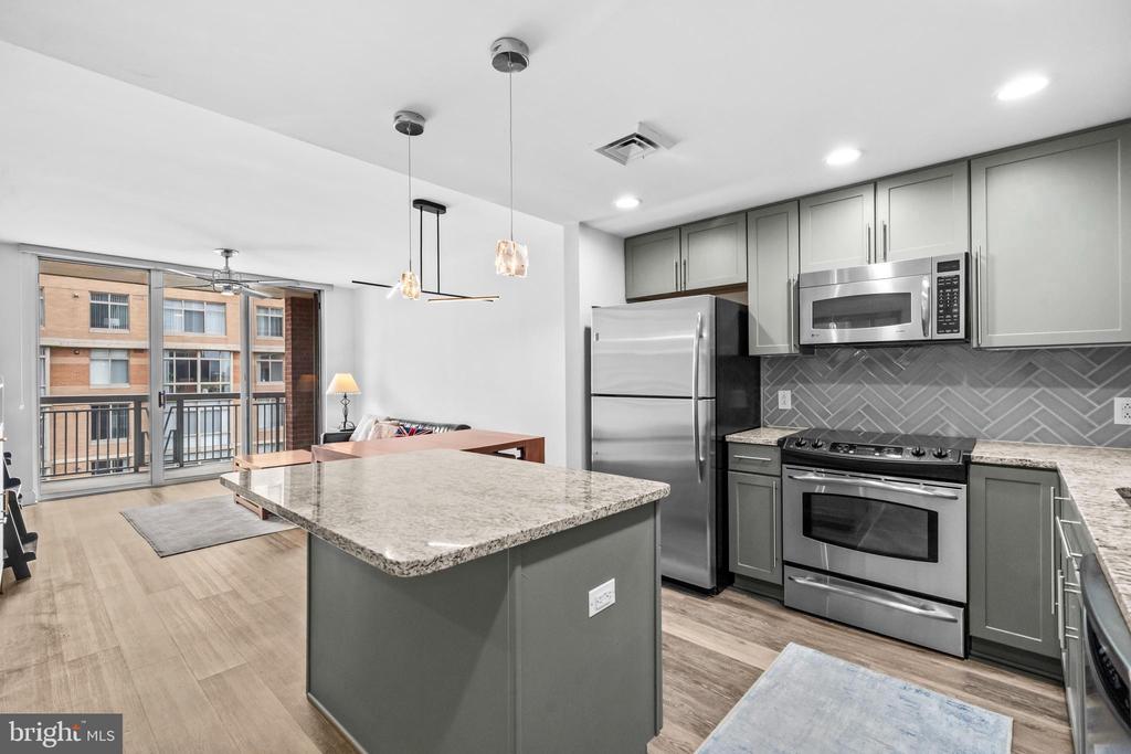 1020 N HIGHLAND STREET Unit: 907