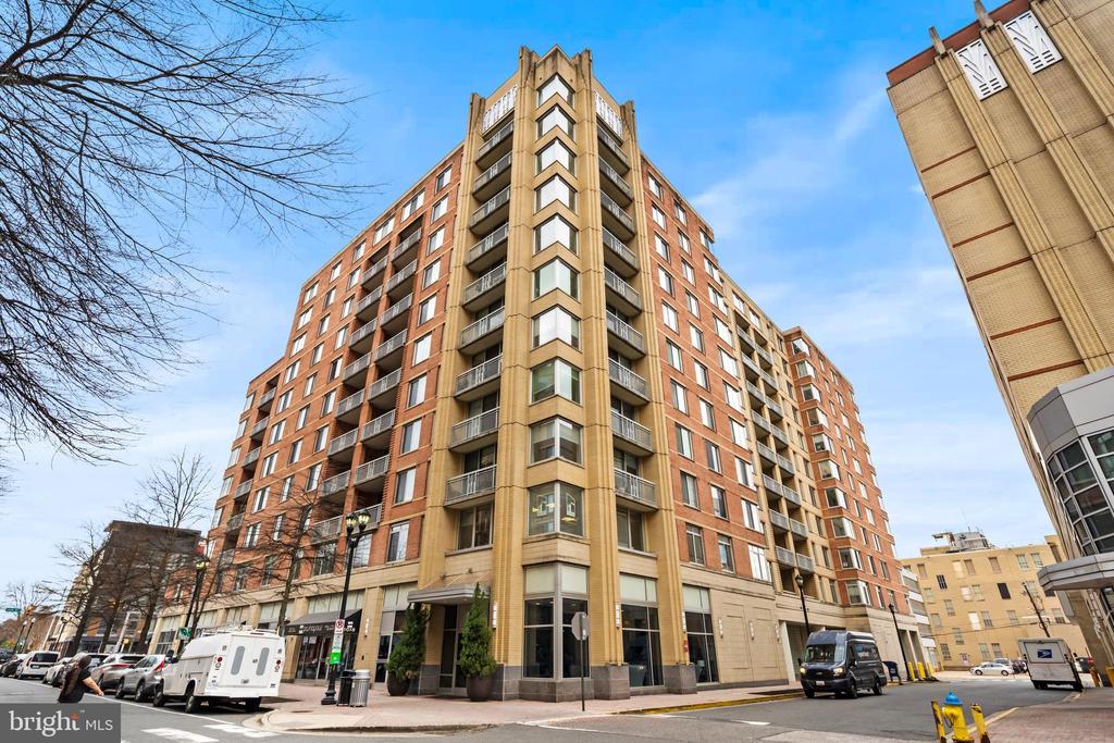1020 N HIGHLAND STREET Unit: 907