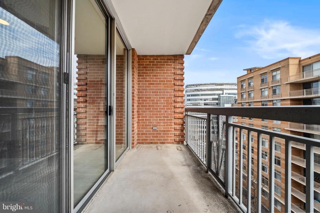 1020 N HIGHLAND STREET Unit: 907