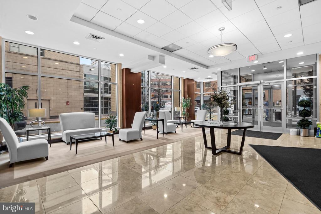 1020 N HIGHLAND STREET Unit: 907