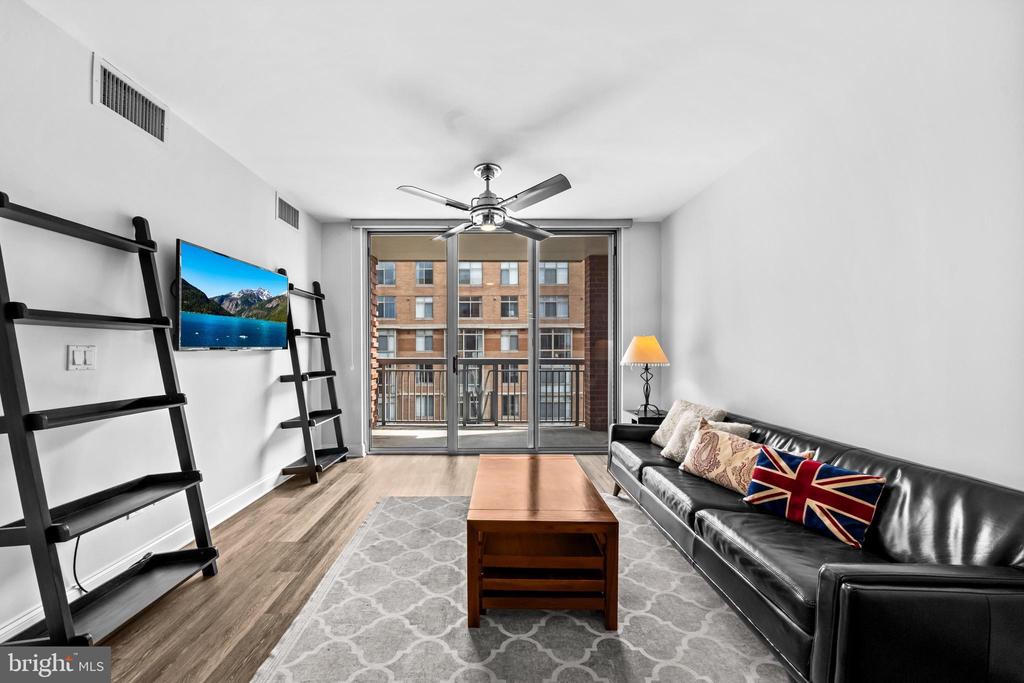 1020 N HIGHLAND STREET Unit: 907