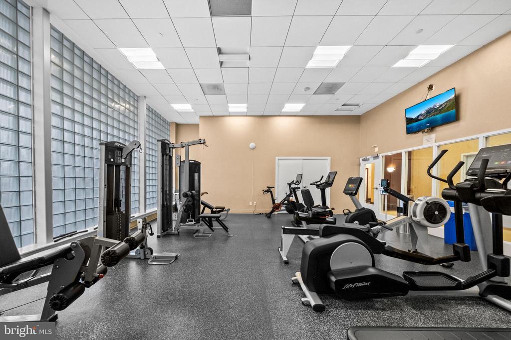 1020 N HIGHLAND STREET Unit: 907