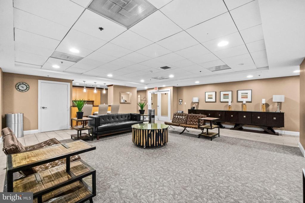 1020 N HIGHLAND STREET Unit: 907