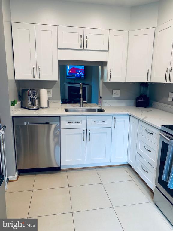 1623 S BARTON STREET Unit: 18