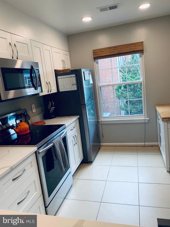 1623 S BARTON STREET Unit: 18