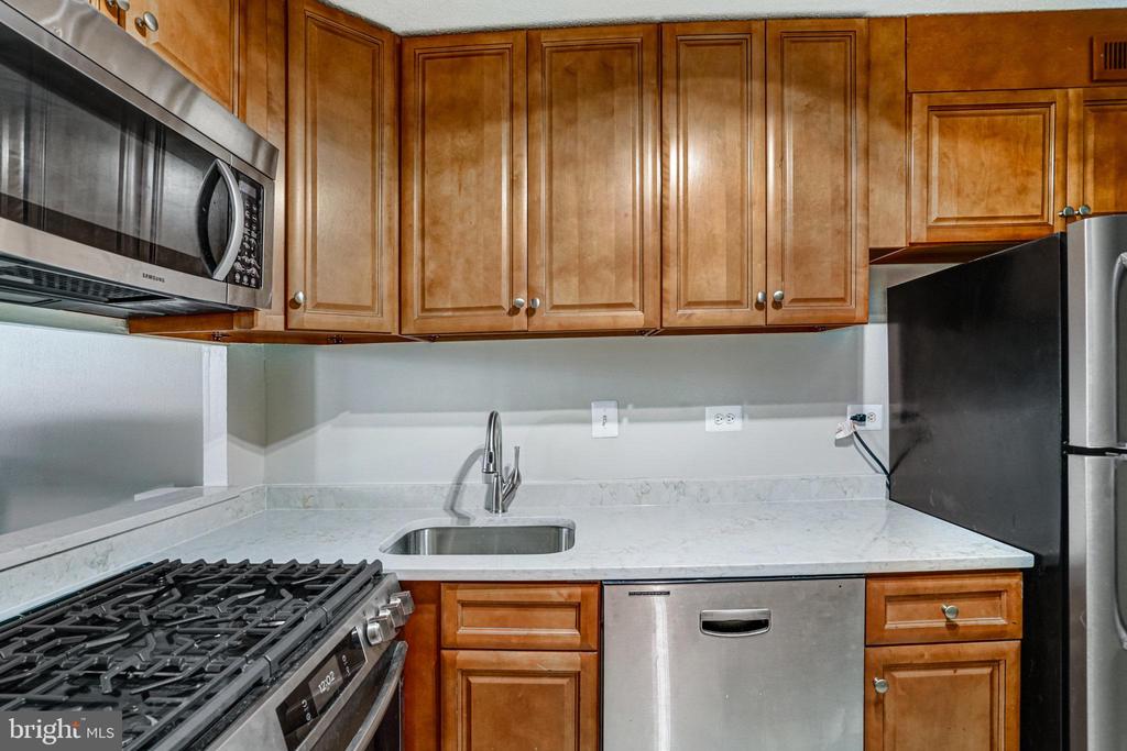 2030 N ADAMS STREET Unit: 1112