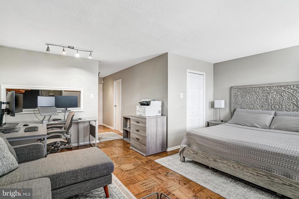 2030 N ADAMS STREET Unit: 1112