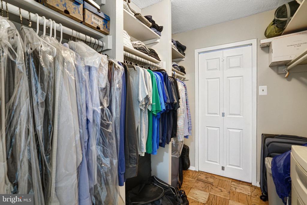 2030 N ADAMS STREET Unit: 1112