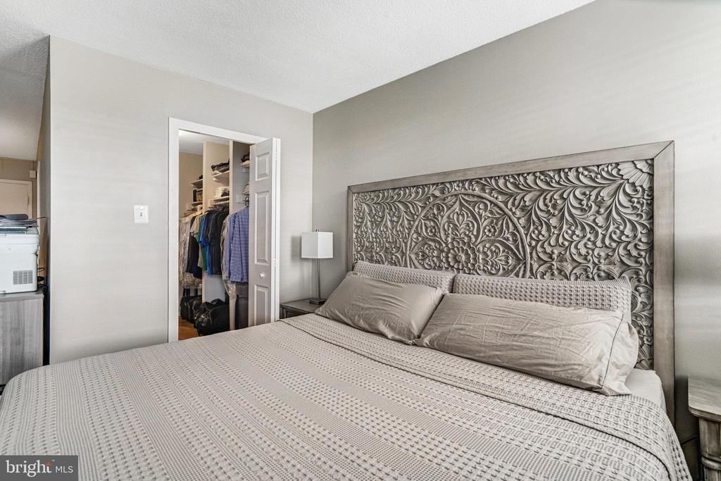 2030 N ADAMS STREET Unit: 1112