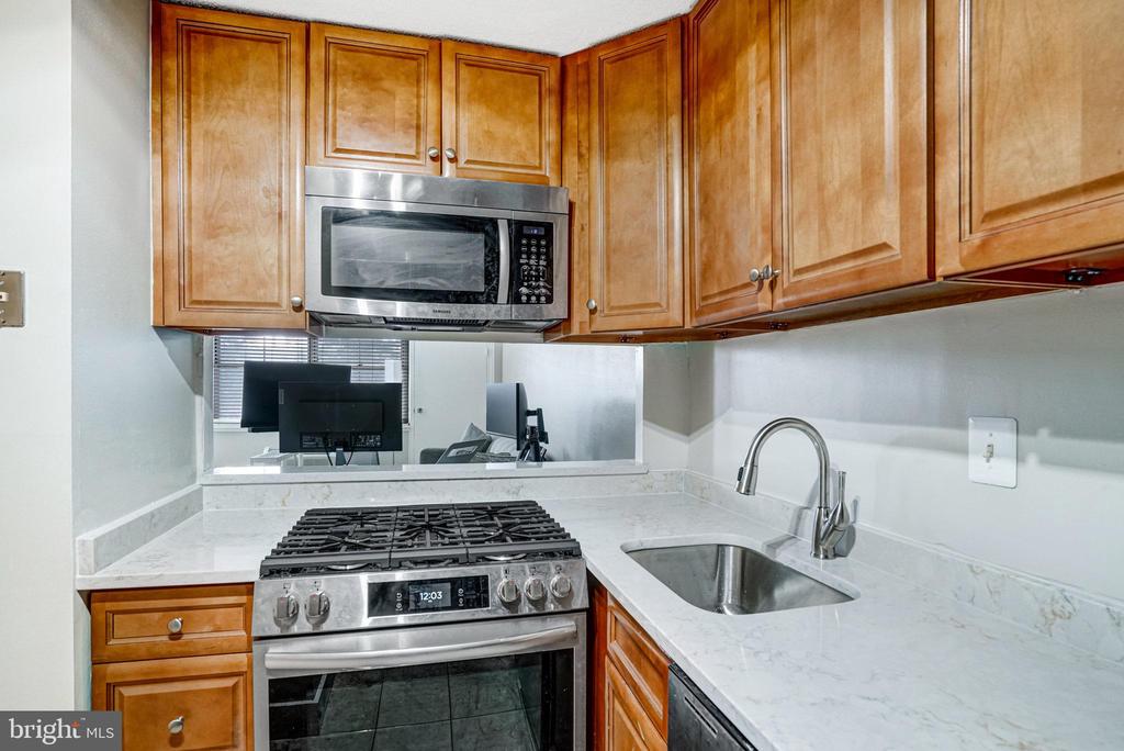 2030 N ADAMS STREET Unit: 1112